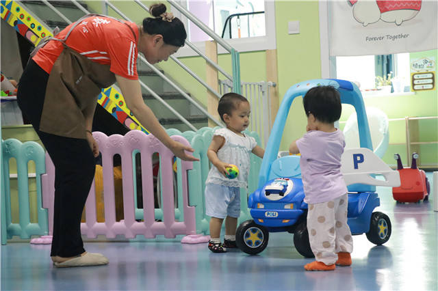 島城首家0~3歲嬰幼兒托幼中心建成運(yùn)營 條件完善、收費(fèi)透明，助力嬰幼兒照護(hù)服務(wù)