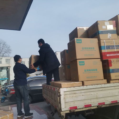 扛住風險的脊梁——青島萊西稅務“60后”突擊隊主動請纓上陣首夜，搬運數十噸防疫物資